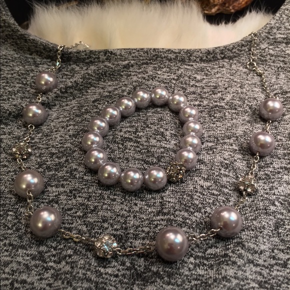 Pearls & Crystals (faux) Necklace 18” & Bracelet - Picture 5 of 8